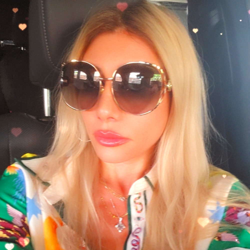 Meet your Posher, Nateli I Sell All Things Stylish